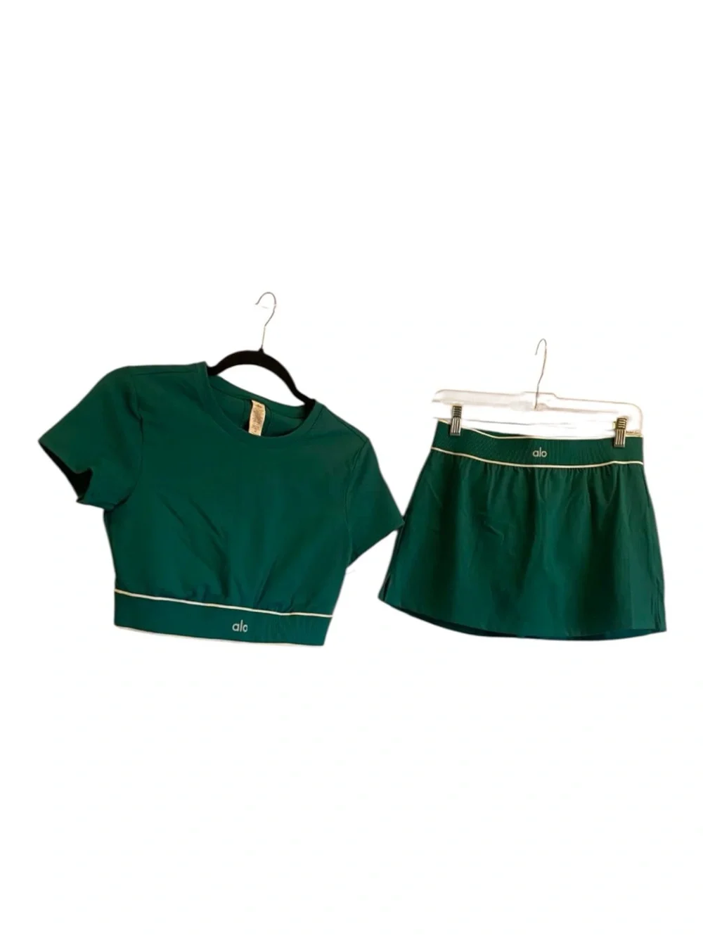NWT Alo Yoga Set Softsculpt Amp It Up S/S Bra & Skirt Size:M EMERALD ISLE